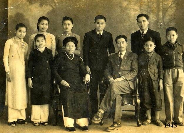 Gia đình giáo sư Dương Quảng Hàm (năm 1945)